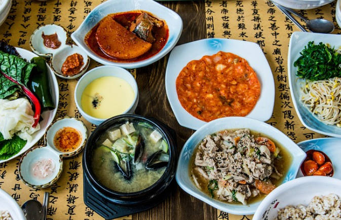 上海餐饮许可证可不可以跨区域注册